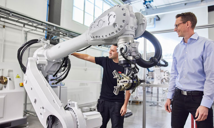 New large ABB robots increase speed and flexibility for material handling on EV battery production